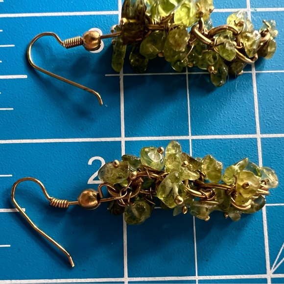 Peridot Nuggets Vintage Dangle Earrings, gold tone - Picture 3 of 4